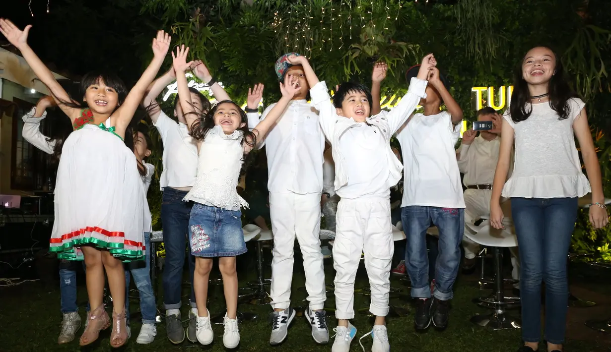 Di film ini melibatkan sederet aktor yang masih berusia belia, namun akting mereka sepertinya tak mengalahkan para seniornya seperti Bunga Citra Lestari, Ben Joshua, Lukman Sardi, Aura Kasih, dan lainnya. (Adrian Putra/Bintang.com)