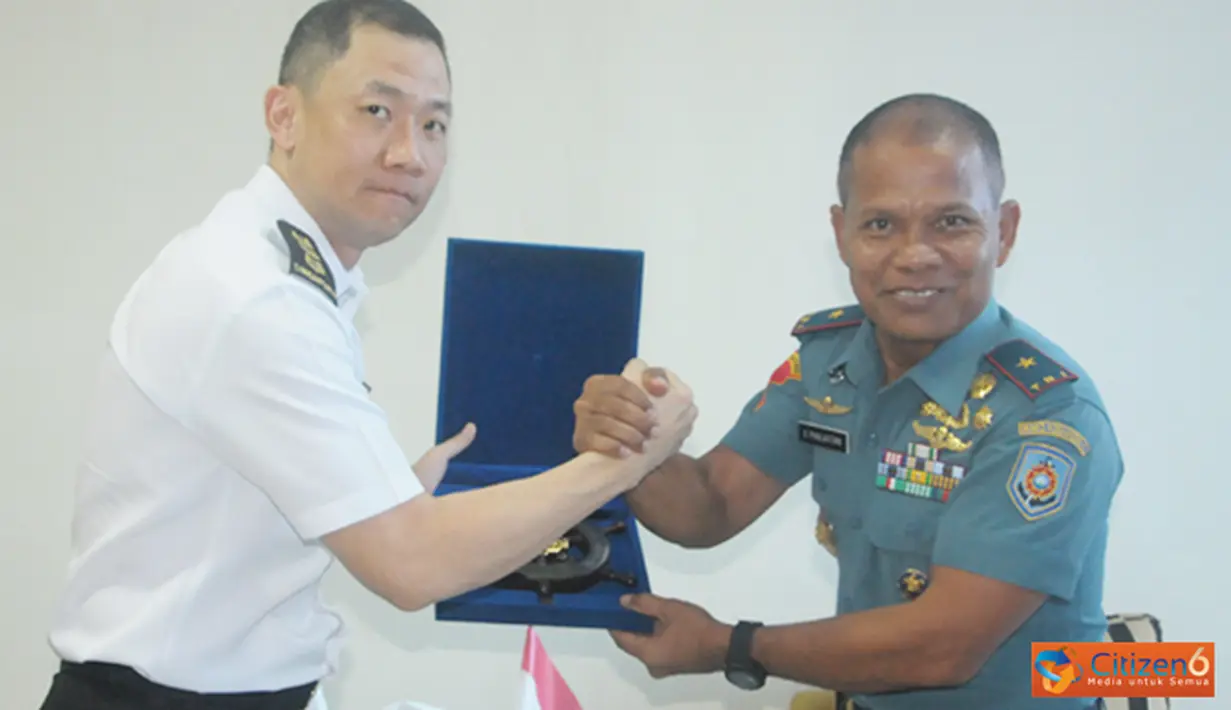 Citizen6, Surabaya: Lawatan RSN ke Kobangdikal ini, merupakan salah satu tindak lanjut dari Joint Naval Training Working Group (JNTWG) di Medan Sumatera Utara antara TNI AL dengan RSN. (Pengirim: Penkobangdikal)
