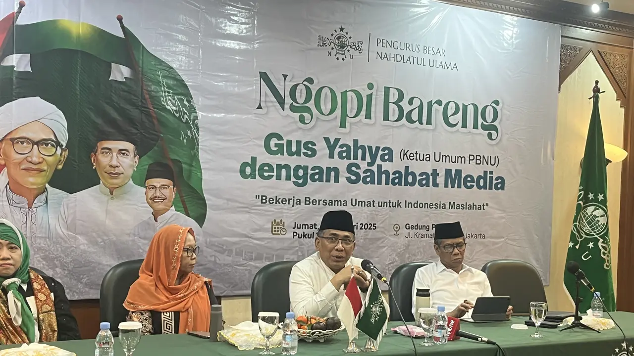 Ketua Umum Pengurus Besar Nahdlatul Ulama (PBNU) Yahya Cholil Staquf di Gedung PBNU di Jalan Kramat Raya, Jakarta Pusat, Jumat (3/1/2025). (Liputan6.com/Winda Nelfira)
