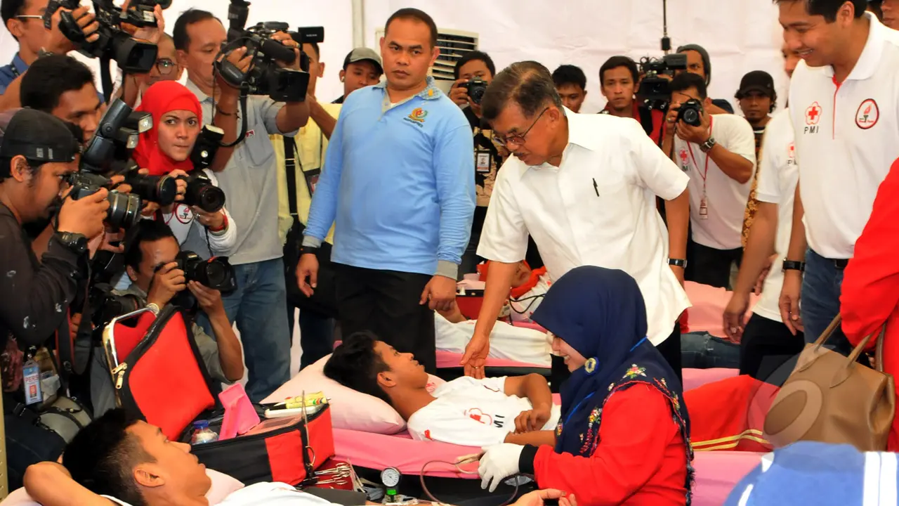 Wapres Jusuf Kalla Buka Aksi Donor Darah PMI dan Taruna Merah Putih
