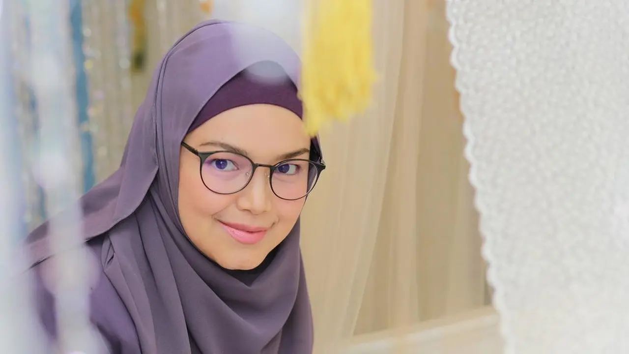 Siti Nurhaliza dan anak keduanya (https://www.instagram.com/p/COIQYrXn1Bx/)