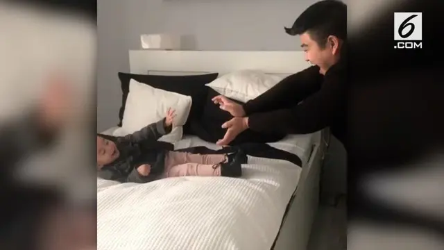 VIDEO: Lucunya Reaksi Balita Terkena Jurus Dragon Ball