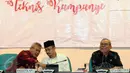 Ketua Komisi II DPR RI Rambe Kamarul Zaman (kanan) memberi materi Bimbingan Teknis Kampanye Pemilihan Tahun 2017 di Gedung KPU, Jakarta, Selasa (11/10). 68 peserta dari seluruh KPUD se Indonesia hadir. (Liputan6.com/Helmi Fithriansyah)