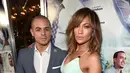 Sudah tak heran lagi putus-nyambung di dalam hubungan Jennifer Lopez dan Casper Smart. Kali ini kabarnya Jlo benar-benar akan menjauh dari Smart lantaran sudah dikecewakan berulang kali. (AFP/Bintang.com)
