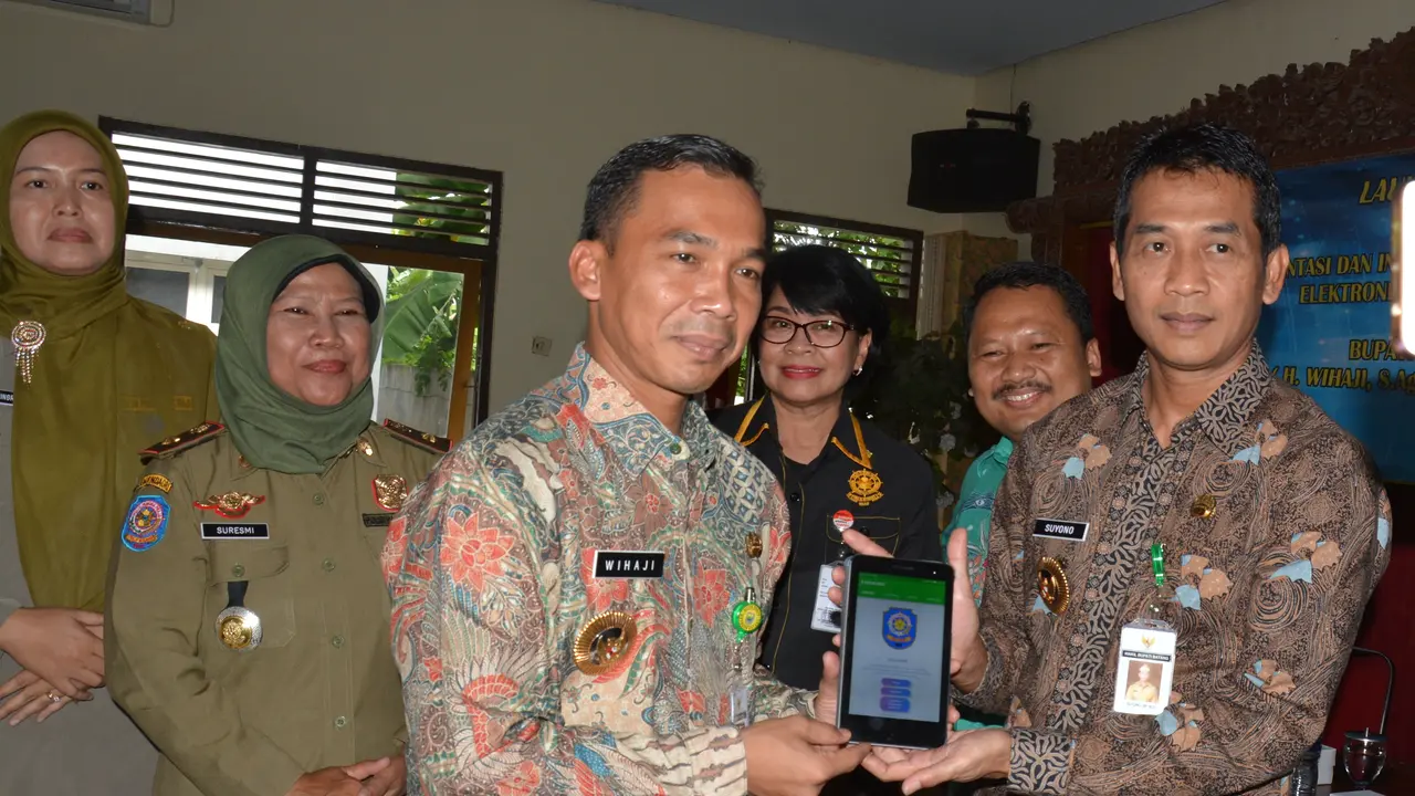 Satpol PP Batang Kini Dibekali Contekan Undang-Undang
