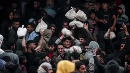 Lebih dari 1,5 juta pengungsi Palestina memadati pengungsian sementara di Kota Rafah. (MOHAMMED ABED/AFP)