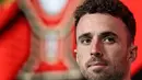 Berbagai media di Spanyol menyebut bahwa penyerang Liverpool Diogo Jota meninggal dunia pada Kamis (3/7/2025) siang WIB. Tampak dalam foto, penyerang Portugal, Diogo Jota menghadiri konferensi pers di kamp pelatihan “Cidade do Futebol” di Oeiras, pinggiran kota Lisbon pada 8 Juni 2022 menjelang pertandingan sepak bola UEFA Nations League melawan Republik Ceko. (PATRICIA DE MELO MOREIRA/AFP)