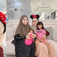 7 Potret Ria Ricis dan Moana Jenguk Baby Yasmin Anak Shindy Putri, Penuh Kehangatan (credit: instagram.com/riaricis1795)