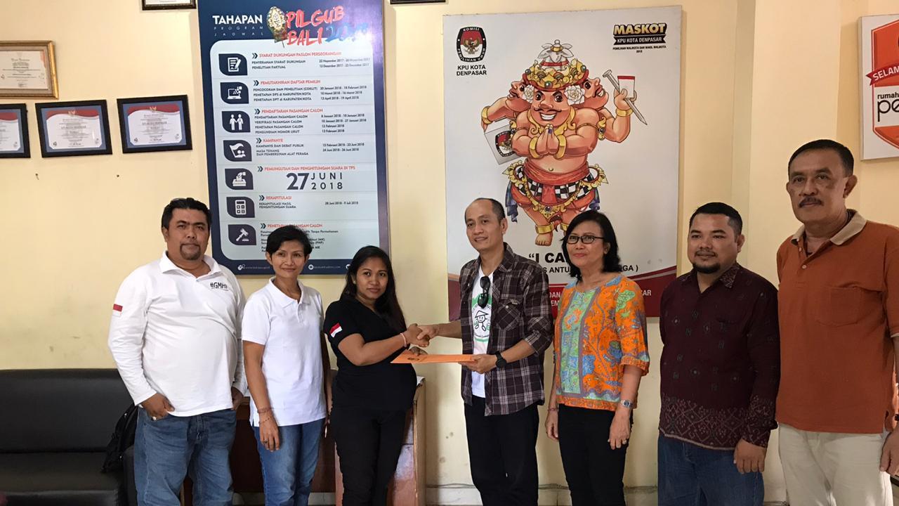 Anggota KPU Kota Denpasar usai menggelar rapat pleno