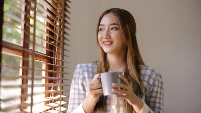 lembut baik hati tersenyum cantik bahagia