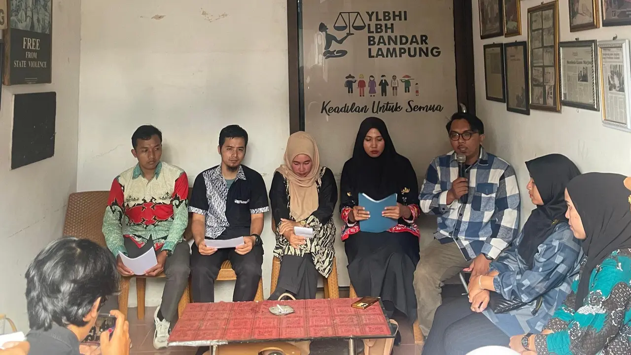 Puluhan guru honorer di Lampung desak kepastian status. Foto : (Istimewa).