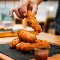 ilustrasi resep stik keju mozarella goreng/Photo by Clint Bustrillos on Unsplash