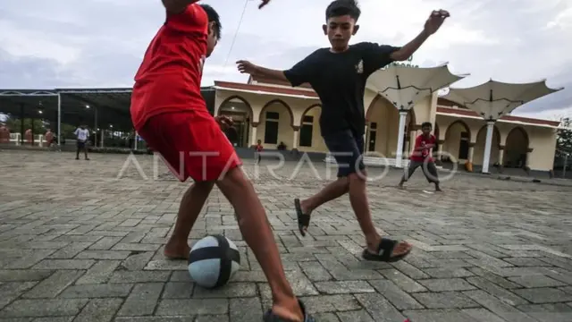 jangan usir anak bermain di masjid