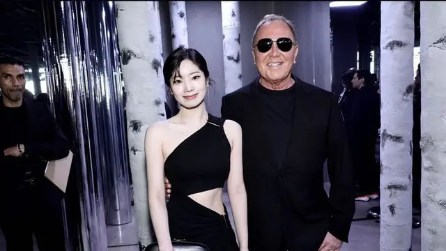 Pesona Dahyun Twice di New York Fashion Week