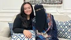 Nadya Holscher sudah dua bulan menjadi seorang mualaf. Ia mengikuti jejak sang kakak menjadi seorang mualaf. Adik Nathalie ini mantap memeluk islam dan sering dapat masukan dari Umi Pipik. (Liputan6.com/IG/nadyaholscher)