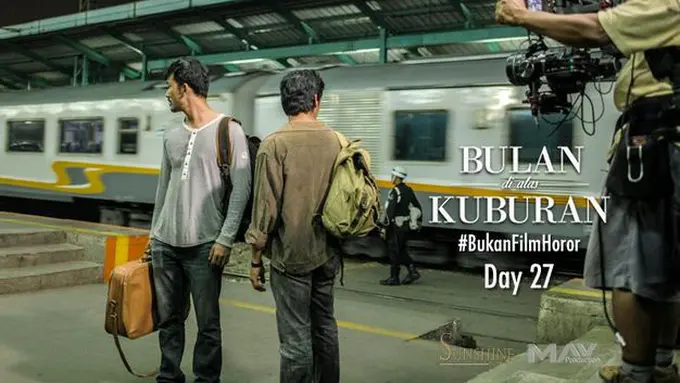 [Bintang] Adegan Film 'Bulan di Atas Kuburan'