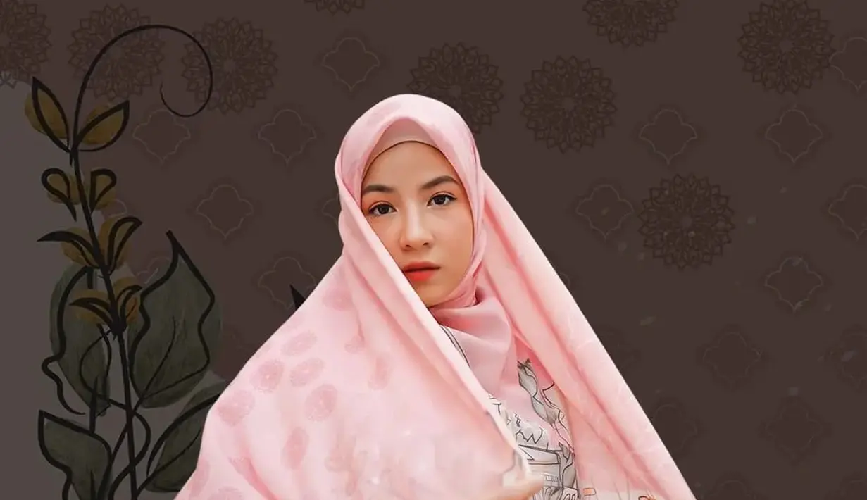 Artis Natasha Rizky Pradita melalui brand hijab miliknya, Alur Cerita juga mengeluarkan koleksi scarf baru yang diberi nama Palestine Series. 100 % keuntungan dari penjualan scarf ini akan didonasikan untuk Palestina melalui Palang Merah Indonesia. [@alurcerita]