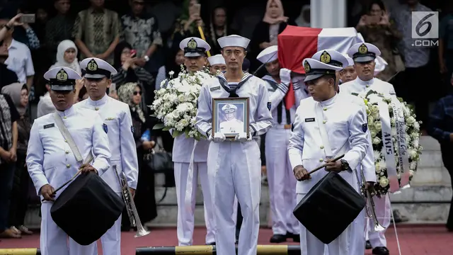 Amoroso Katamsi Dimakamkan Secara Militer