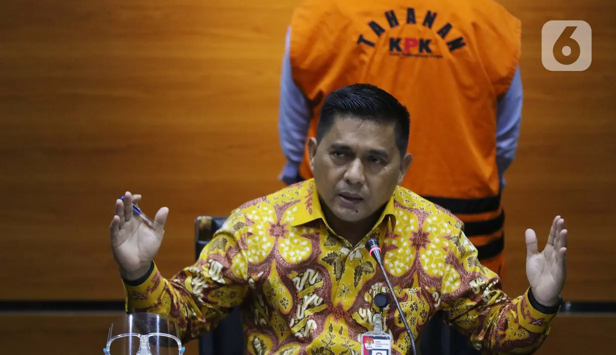 Deputi Penindakan KPK, Karyoto memberi keterangan terkait penahanan tersangka dugaan korupsi penjualan dan pemasaran di PT Dirgantara Indonesia tahun 2007-2017, Budiman Saleh di Gedung KPK, Jakarta, Kamis (22/10/2020). (Liputan6.comHelmi Fithriansyah)