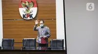 Wakil Ketua KPK Ali Ghufron saat menyampaikan keterangan terkait penetapan tersangka Kepala KPP Pratama Bantaeng Wawan Ridwan di Gedung KPK, Jakarta, Kamis (11/11/2021). KPK menetapkan Wawan Ridwan sebagai tersangka dugaan korupsi perpajakan di Dirjen Pajak Kemenkeu. (Liputan6.com/Faizal Fanani)