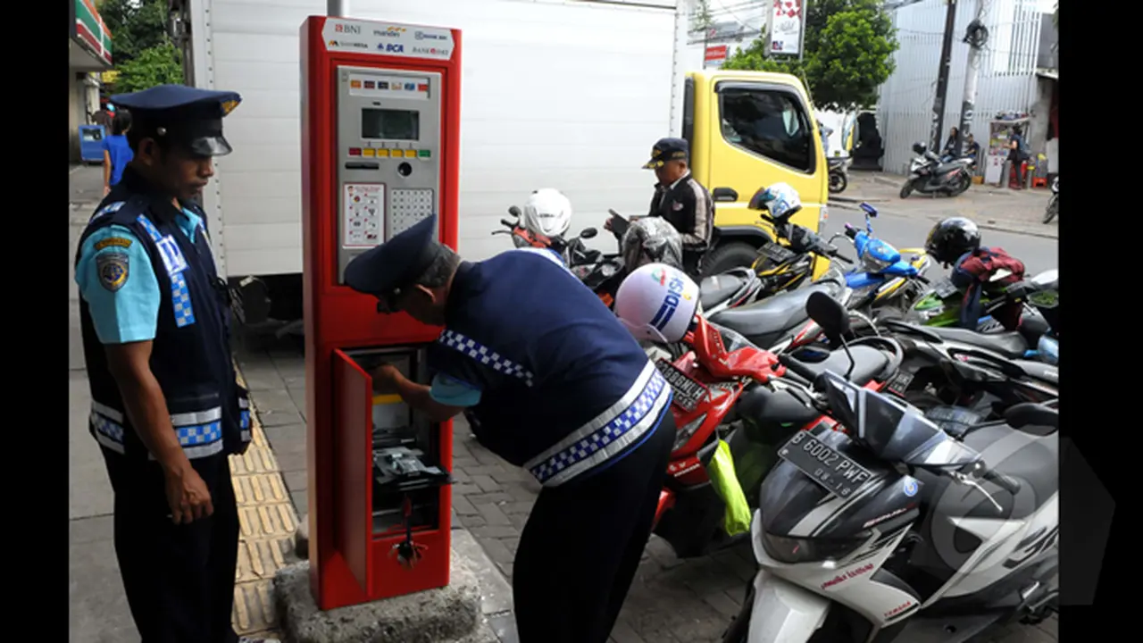Ahok Resmikan E-Money Parkir Elektronik 