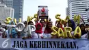 Massa yang tergabung dalam Lintas Pemuda Etnis Nusantara melakukan aksi kampanye di Bundaran HI, Jakarta, Minggu (10/9). Mereka mengajak warga agar tidak menggunakan isu SARA untuk menyukseskan Pilkada. (Liputan6.com/Gempur M Surya)