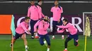 Latihan ini jelang laga pekan ke-5 Liga Champions 2024/2025 di Stadion epet ARENA melawan Sparta Praha. (Michal Cizek/AFP)