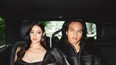 Tak hanya kompak dari segi warna, gaya keduanya juga mencerminkan karakter personal masing-masing, Jefri dengan gaya maskulin-rebel, Ameera dengan aura sophisticated ala old-Hollywood glam. Mereka tampil sebagai pasangan yang tidak hanya romantis, tapi juga kuat dalam statement fashion. [@jefrinichol].