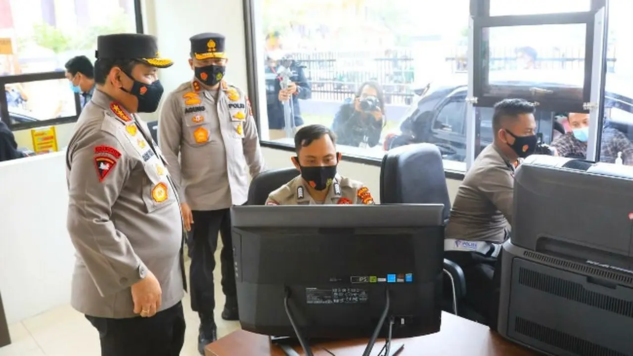 Wakapolri Komjen Gatot Eddy Pramono mengecek pelayanan kepada masyarakat di Polda Riau.