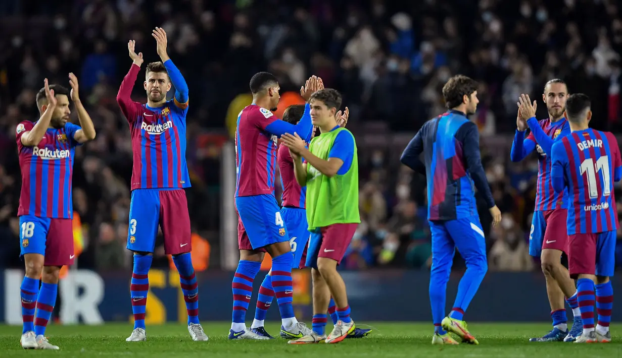 Hasil ini tentu saja menjadi awal yang bagus untuk Xavi dan Barcelona. Mereka kini berada di posisi ke-6 klasemen dengan 20 poin. Sementara, Espanyol berada di posisi ke-11 dengan 17 poin. (AFP/Pau Barrena)