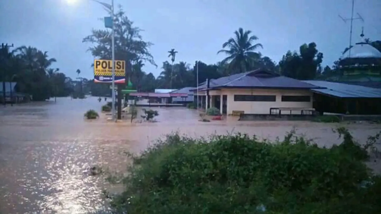 Sungai Kampar Meluap, Jalur Riau - Sumbar Terputus