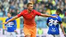 Striker AS Roma, Edin Dzeko, merayakan gol yang dicetaknya ke gawang Sampdoria pada laga Serie A di Stadion Luigi Ferraris, Genova, Minggu (29/1/2017).Dzeko menjadi top scorer Serie A dengan 29 gol. (EPA/Simone Arveda)