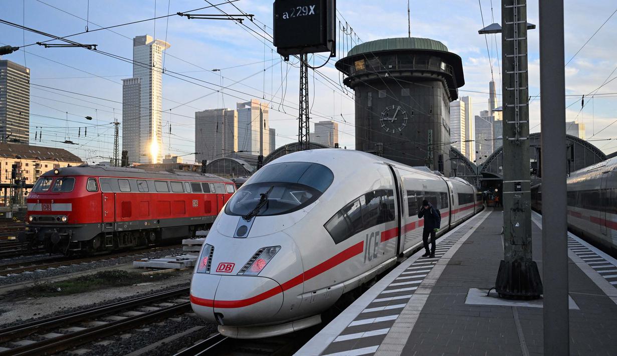 Serikat masinis kereta Jerman atau GDL mengumumkan aksi mogok kerja untuk periode 10 Januari hingga 12 Januari 2024. (Kirill KUDRYAVTSEV/AFP)