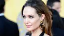 Saat ini Angelina Jolie begitu menikmati perannya menjadi single mother, ia semakin menjadi seorang wanita yang kuat, mandiri, dan kerap menentukan pilihan hidupnya sendiri. (AFP/Bintang.com)