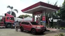 Sebuah mobil mengisi bahan bakar minyak (BBM) di SPBU Pertamina wilayah Gunung Putri, Kabupaten Bogor, Jawa Barat, Jumat (2/9/2022). Presiden Joko Widodo atau Jokowi tidak menjelaskan secara rinci kapan pemerintah akan menaikkan harga BBM subsidi. (Liputan6.com/Magang/Aida Nuralifa)