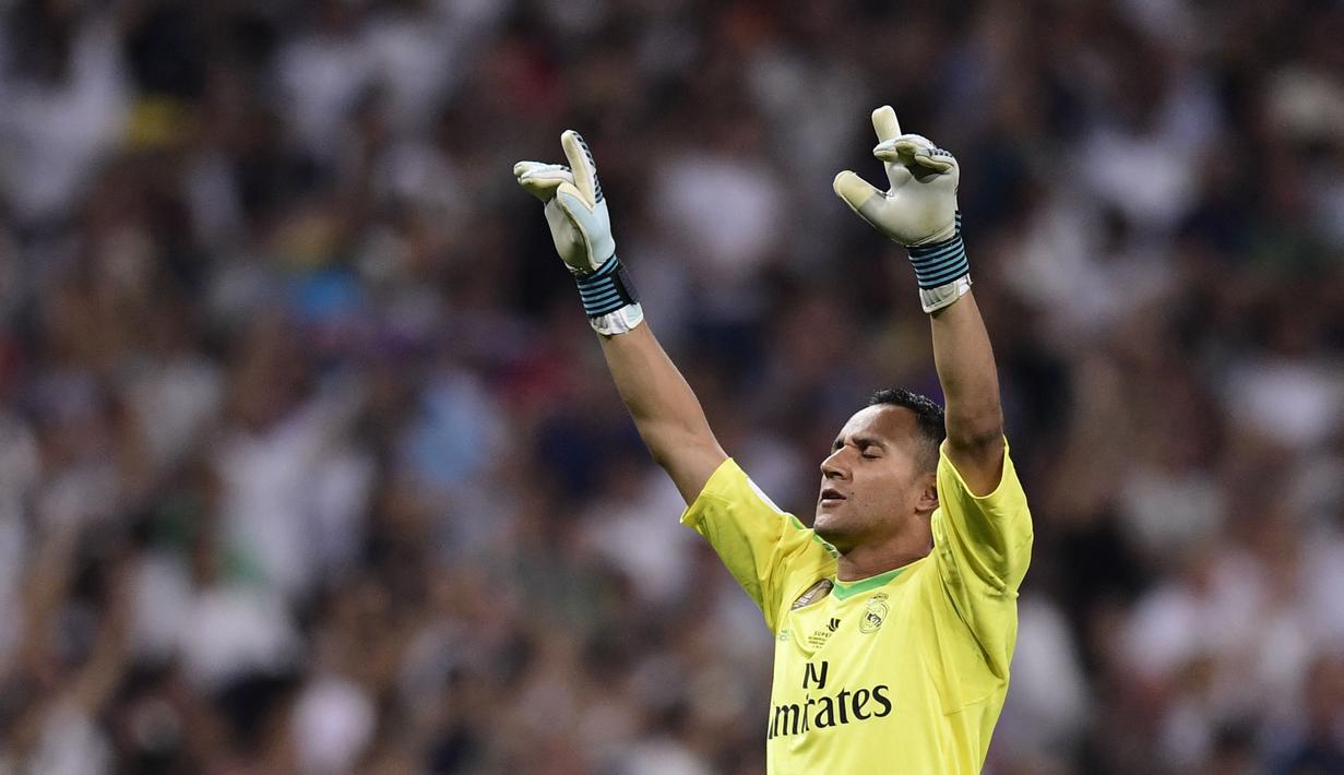 Keylor Navas adalah kiper Real Madrid sejak musim 2014/2015 dan hijrah ke PSG pada musim 2019/2020. Ia berjasa antarkan El Real raih trofi Liga Champions tiga kali berturut-turut dan tercatat pernah tampil sebanyak 162 pertandingan dengan 52 clean sheet. (Foto: AFP/Javier Soriano)