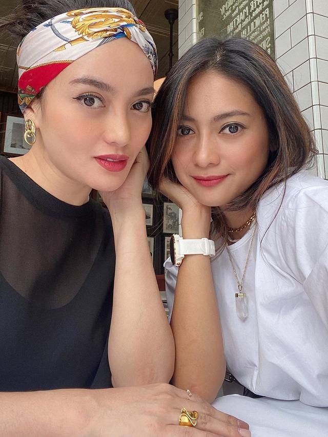 7 Potret Kebersamaan Ririn Ekawati dan Rini Yulianti, Sering Dikira ...