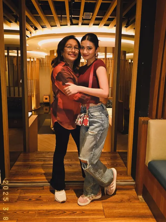 6 Potret Ratu Sofya dan Ibunda Cornelio Sunny,