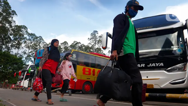 Pemudik Mulai Padati Terminal Poris Tangerang