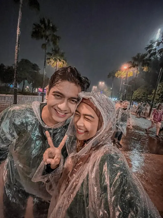 Intip 8 Potret Mesra Ria Ricis dan Teuku Ryan