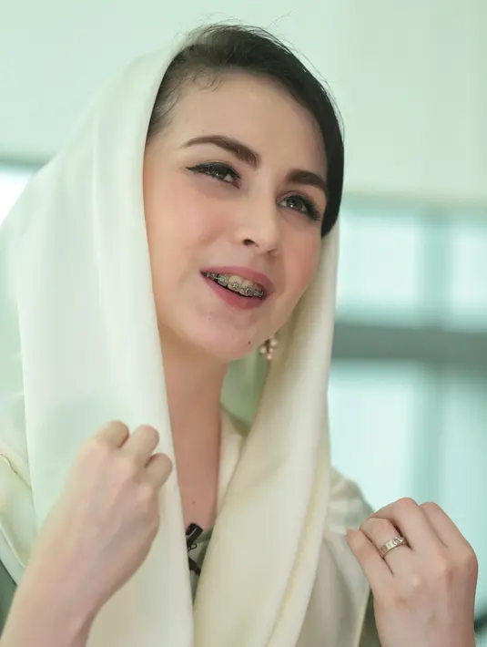 "Karena kalau orang Jawa kan harus dimakan, karena akan tersinggung kalau tidak. Jangan sampai dibilang sombong. Harus makan, banyak dan puas," imbuhnya. (Adrian Putra/Bintang.com)