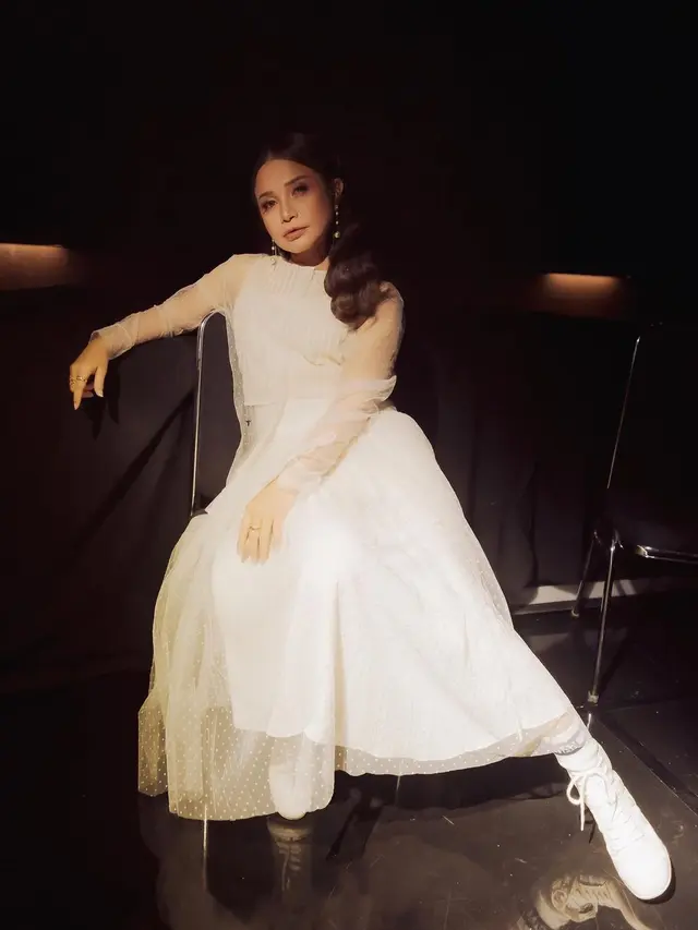 10 Potret Rossa Manggung dalam Balutan Dress-Dress Super Megah, Konser dengan Tampilan Bak Princess