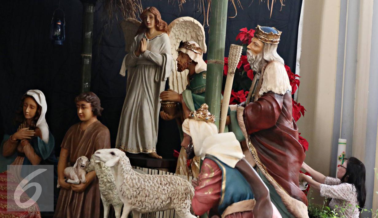 Diorama kelahiran Yesus Kristus terlihat di Gereja Katedral, Jakarta, Rabu (23/12). Jelang perayaan Natal, Gereja Katedral mulai berhias dengan berbagai ornamen, salah satunya diorama kelahiran Yesus Kristus. (Liputan6.com/Immanuel Antonius)