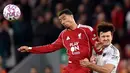 Hingga akhir babak pertama, skor 0-1 untuk keunggulan tim tamu tidak berubah. (PETER POWELL/AFP)