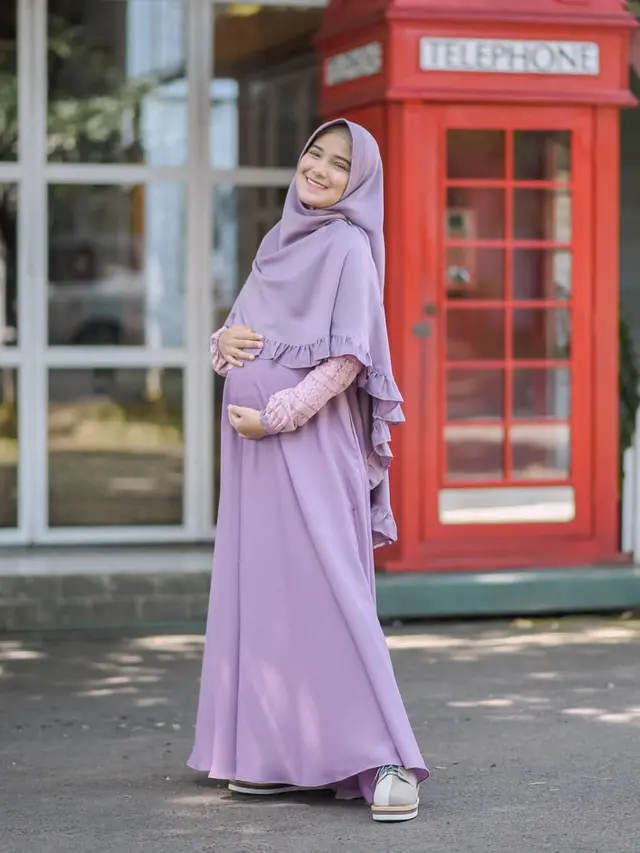 6 Potret Terbaru Nadya Mustika Pakai Gamis, Baby Bumpnya Kian Terlihat
