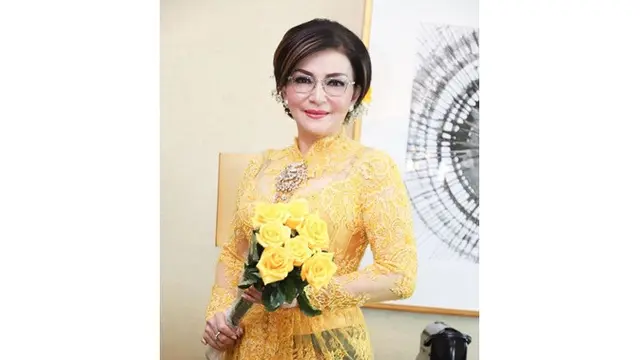 7 Gaya Fashion Tetty Paruntu, Bupati Minahasa yang Dipanggil ke Istana oleh Jokowi