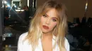 Dilansir dari Cosmoplitan, Khloe Kardashian sangat mengerti mengapa management keluarga memintanya untuk menurunkan berat badan. (instagram/khloekardashian)