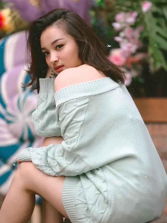 6 Potret Terbaru Revina VT, Selebgram Mantan Kekasih Young Lex