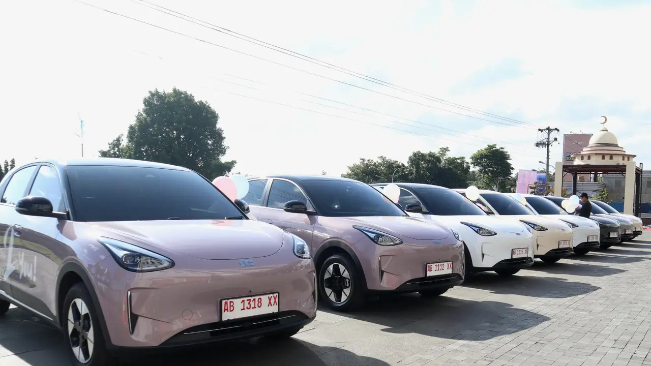 Lanjutkan Pengiriman, Geely Mulai Distribusi EX2 di 9 Kota Besar Indonesia (ist)