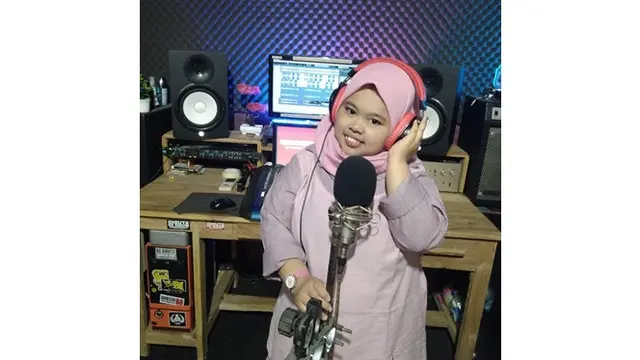 Lebarkan Sayap ke Industri Musik, Ini 6 Gaya Kekeyi di Studio Rekaman